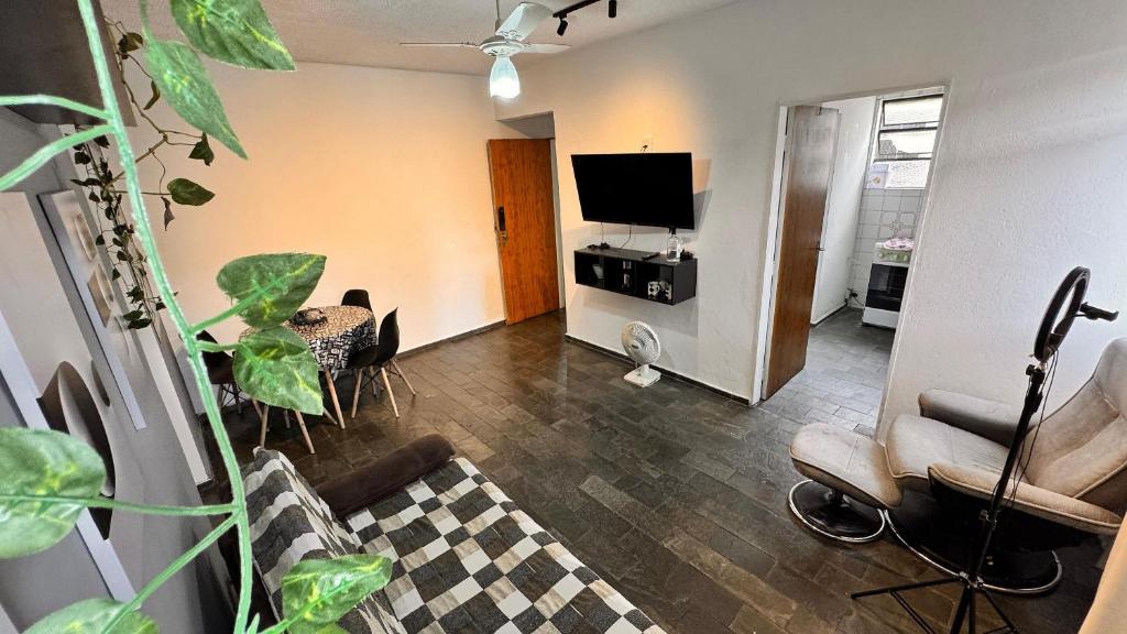 Televisyen dan/atau pusat hiburan di Apartamento com garagem ao lado do Mineirão