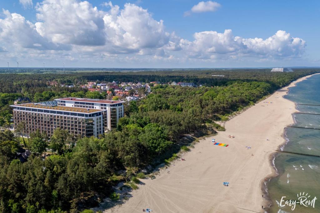 an aerial view of the resort and beach at Prestige Dream 104 - tuż przy plaży, z widokiem na morze, parkingiem i WiFi w cenie pobytu - Easy-Rent Apartments in Pobierowo