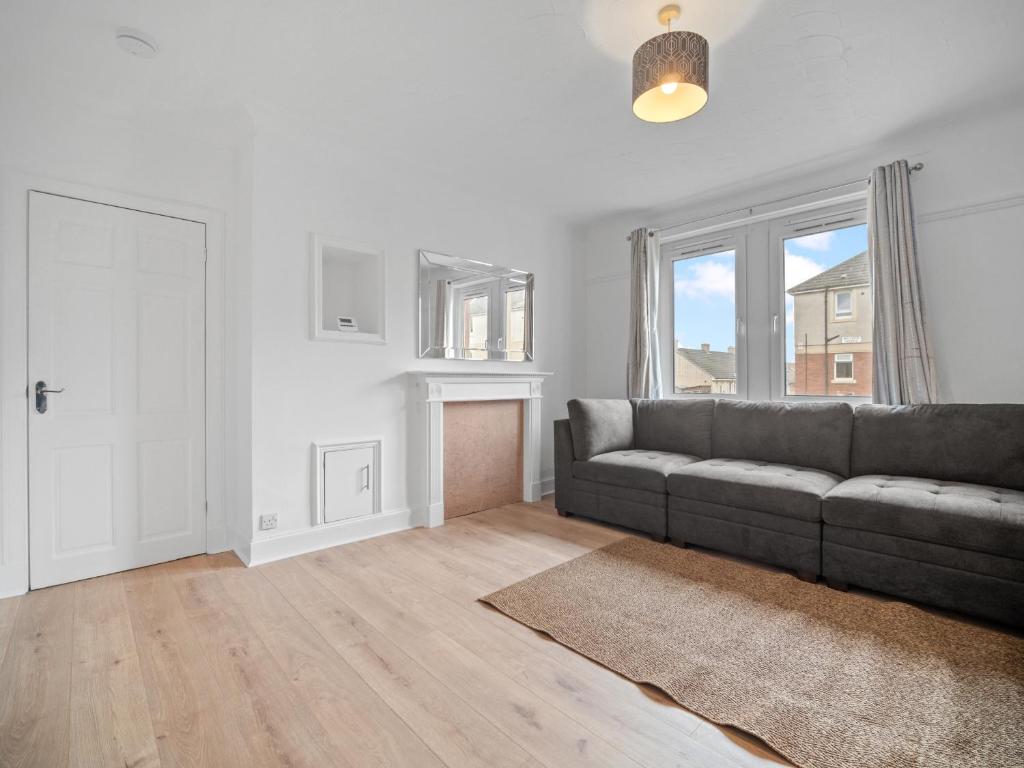 Mollison 2 Bedroom Apartment - Harthill - Two-Bedroom Apartment
