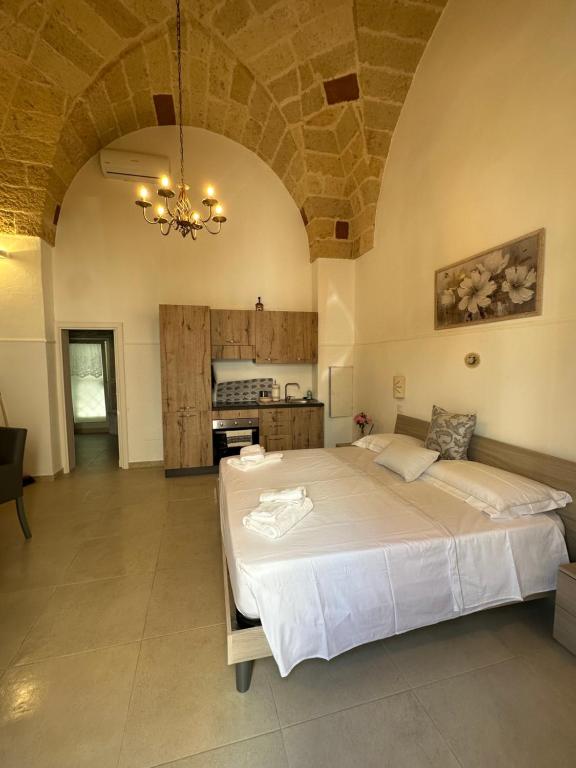a large bedroom with a large bed in a room at Le Dolci Dimore di Ila e Simo - Giulietta in San Pietro in Lama