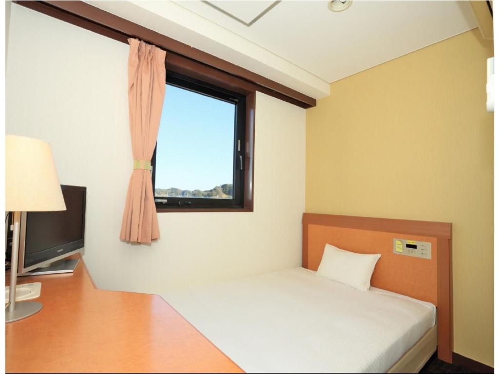 a bedroom with a bed and a window at Smile Hotel Kakegawa - Vacation STAY 77611v in Kakegawa