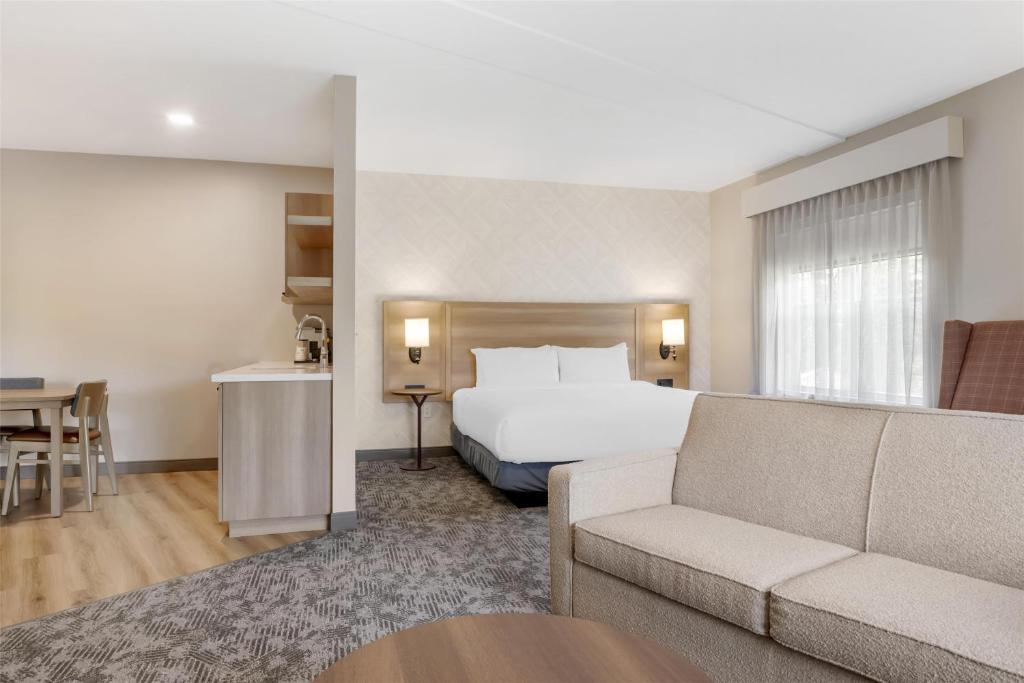 Best Western Plus Bridgewater Hotel & Convention Centre photo