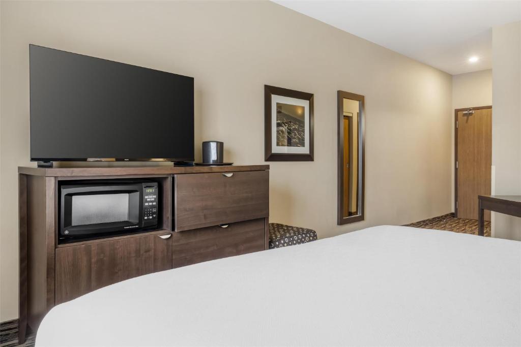 Best Western Plus Bridgewater Hotel & Convention Centre photo