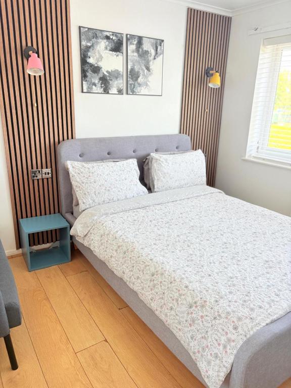 EasyStay - Bright & Spacious house, recently renovated, Free Parking near Luton Airport - Habitación Doble Estándar Con Baño Compartido