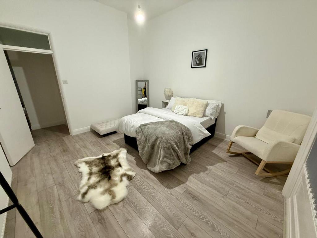a bedroom with a bed and a cat laying on the floor at Edgbaston Retreat-Birmingham City Centre-Double Room in a shared two bedroom apartment in Birmingham