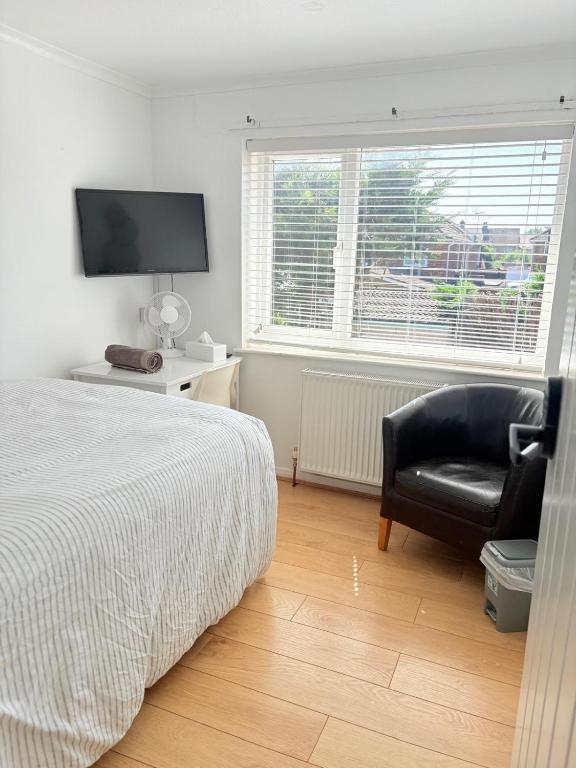 EasyStay - Bright & Spacious house, recently renovated, Free Parking near Luton Airport - Chambre Simple Supérieure