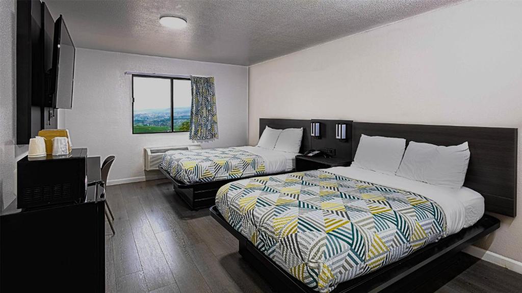 Кровать или кровати в номере Motel 6 Dallas - Fair Park