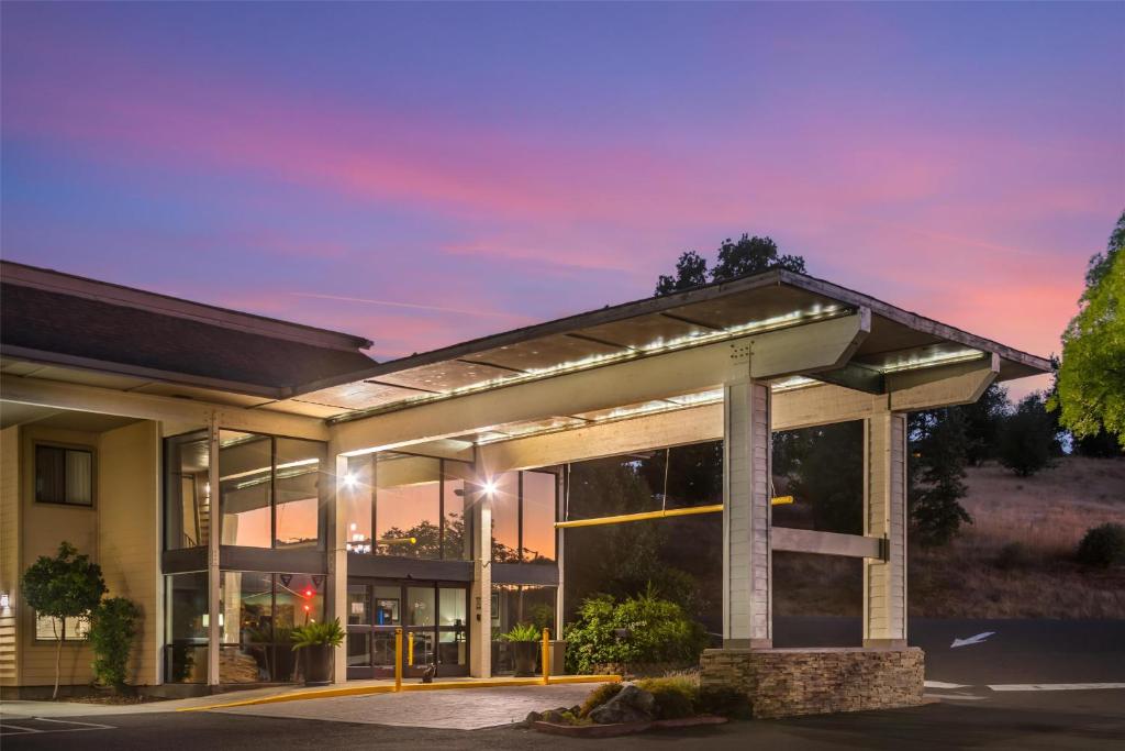 a large building with glass windows at dusk at Best Western Plus Sonora Oaks Hotel and Conference Center in Sonora