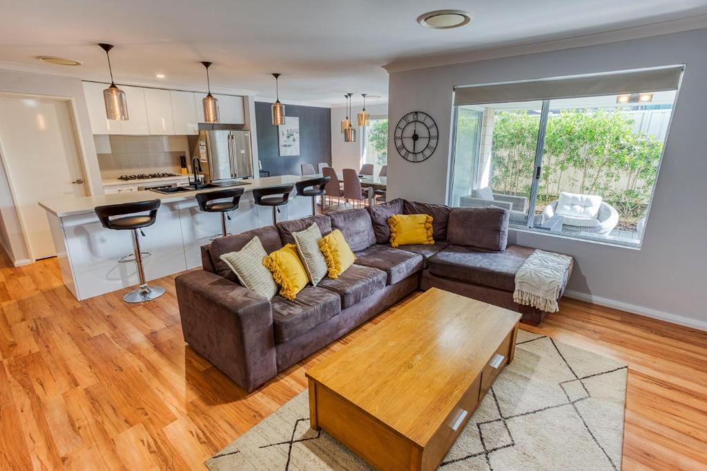 Η κουζίνα ή μικρή κουζίνα στο Birdie Retreat