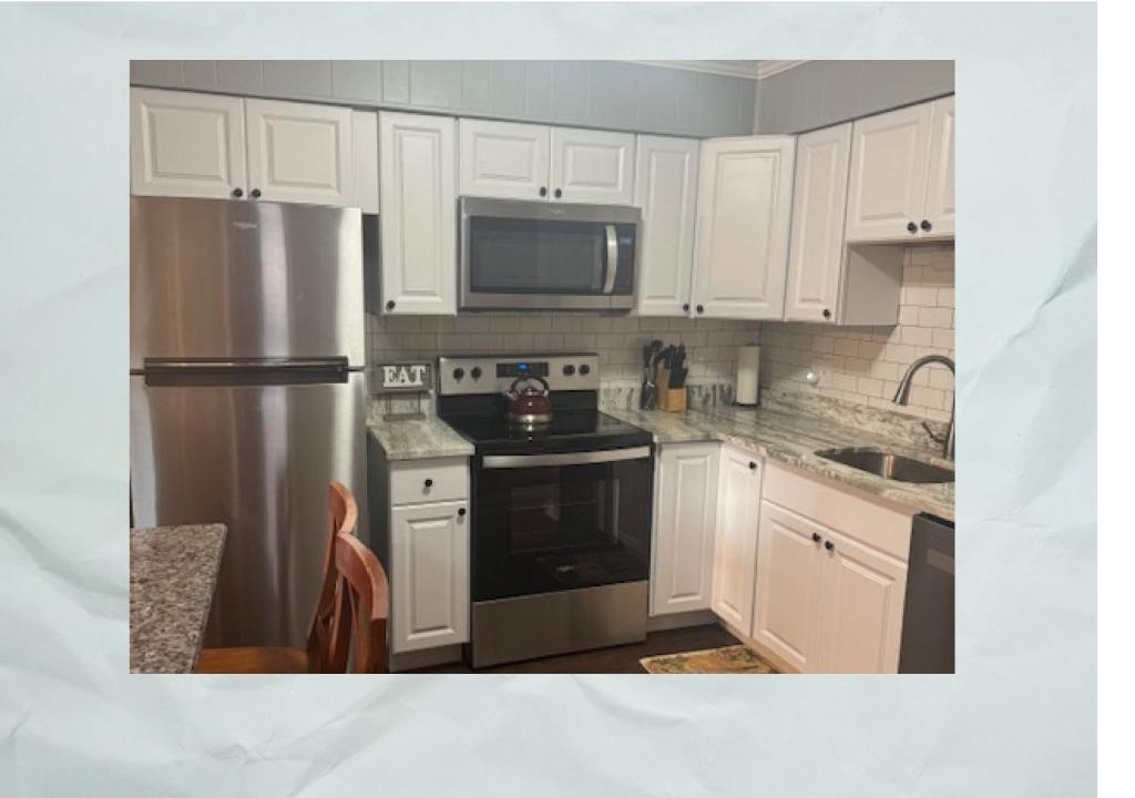 Η κουζίνα ή μικρή κουζίνα στο Condo Close To Beach & Golfing