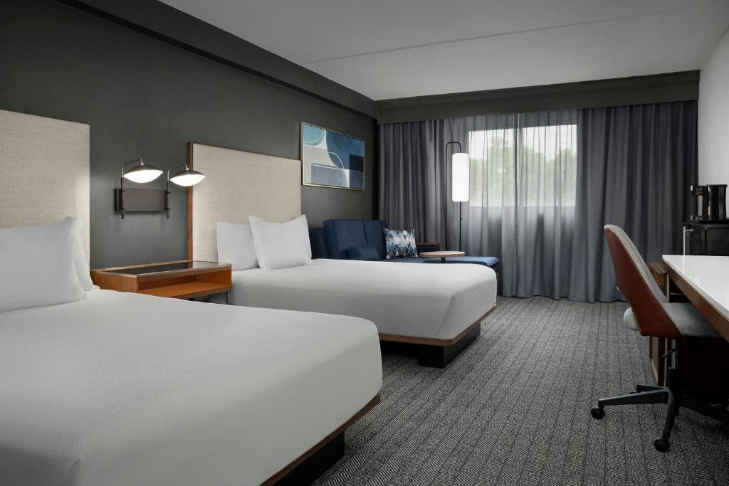 Courtyard by Marriott Bloomington photo