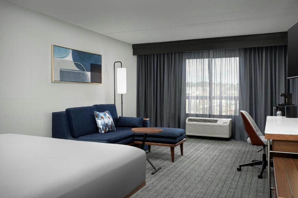 Courtyard by Marriott Bloomington photo