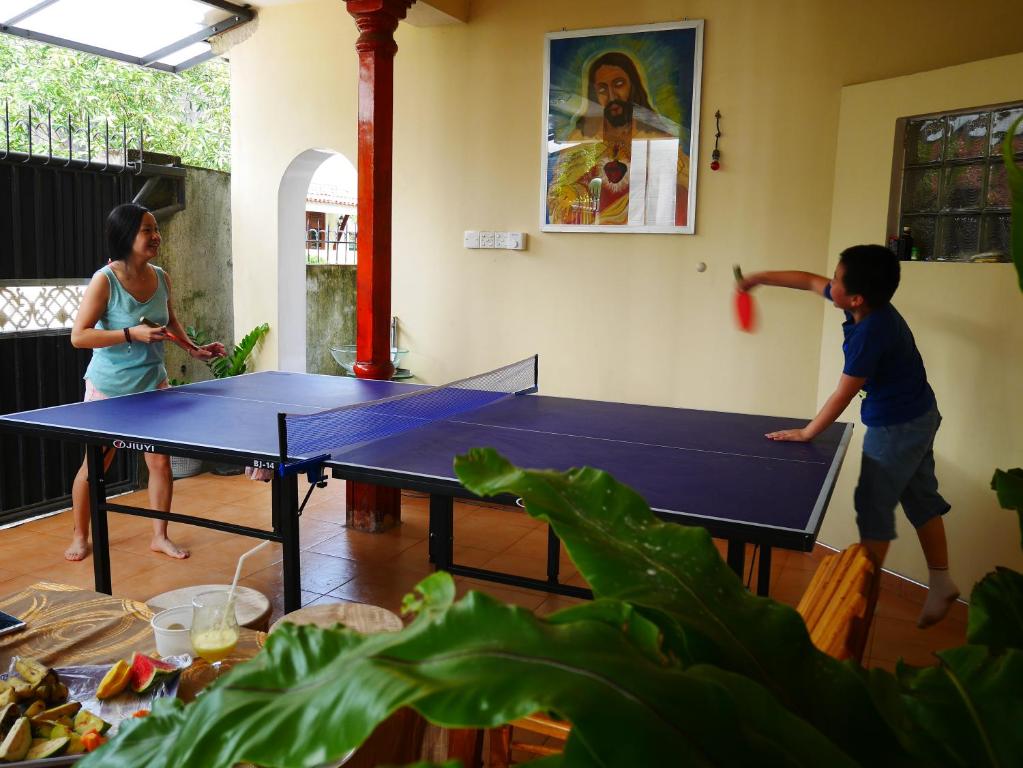 Stolní tenis v ubytování Daffon Guest House nebo okolí