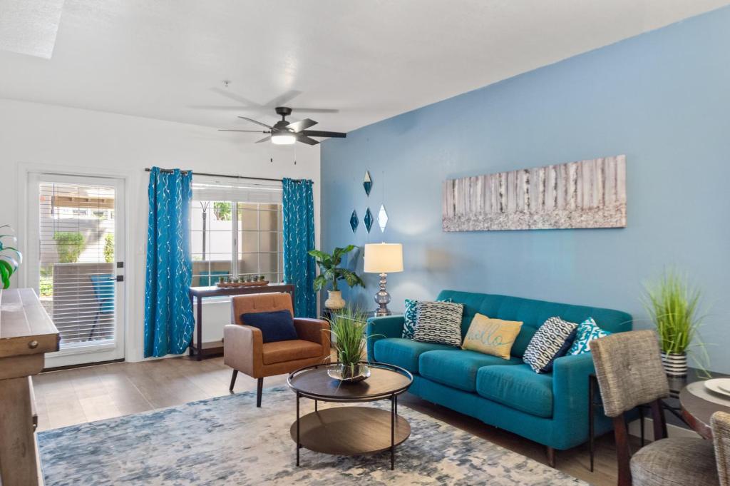 Posezení v ubytování 2BR Scottsdale Condo , Pool & Gym, Close to TPC & Fairmont- H1059