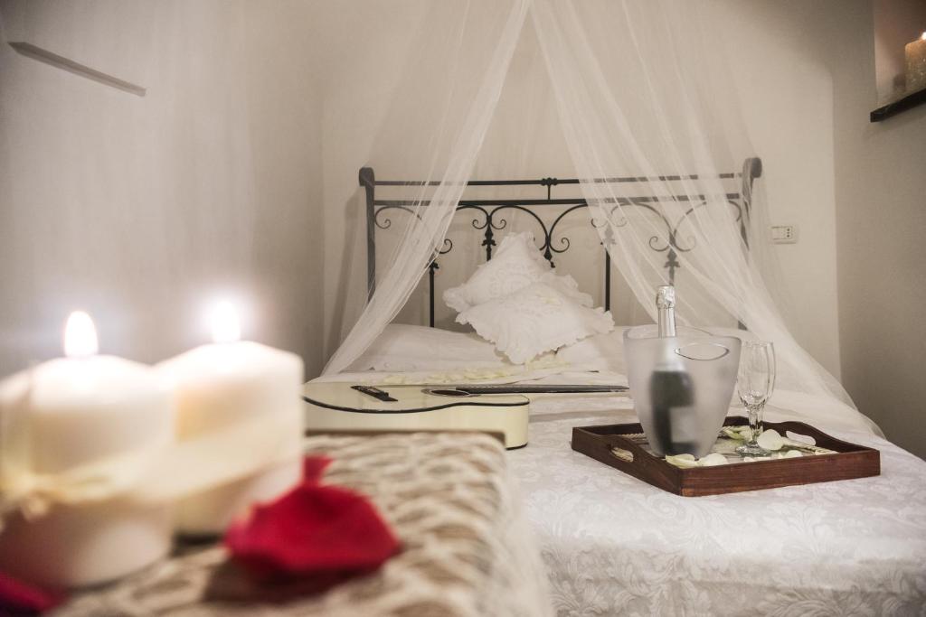 A bed or beds in a room at Trulli Family - Trulli&Cummerse