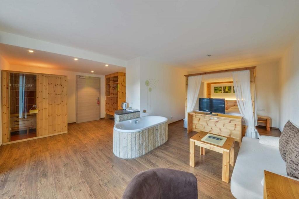TV a/nebo společenská místnost v ubytování Hotel Gasthof Heckl