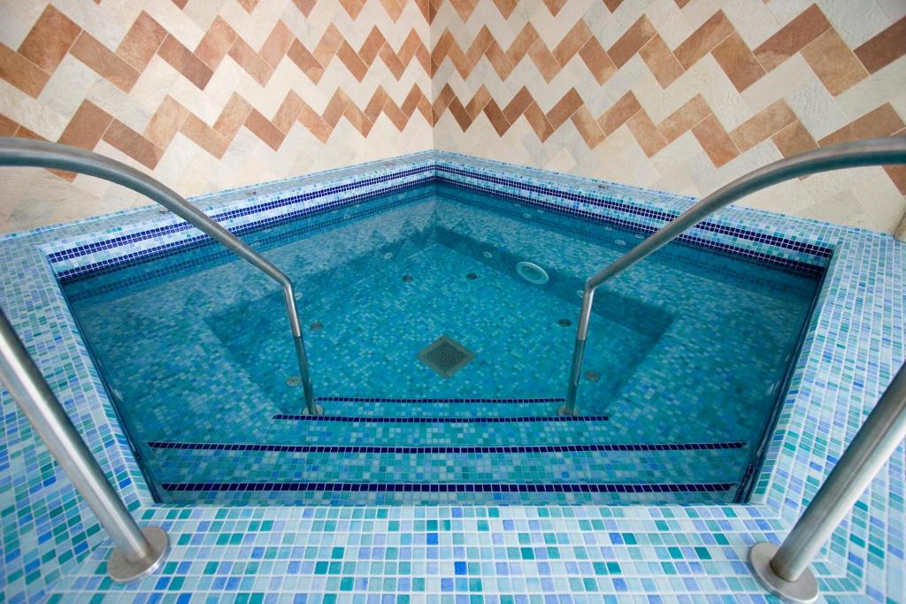 Bazén v ubytování Rubin Wellness & Conference Hotel nebo v jeho okolí