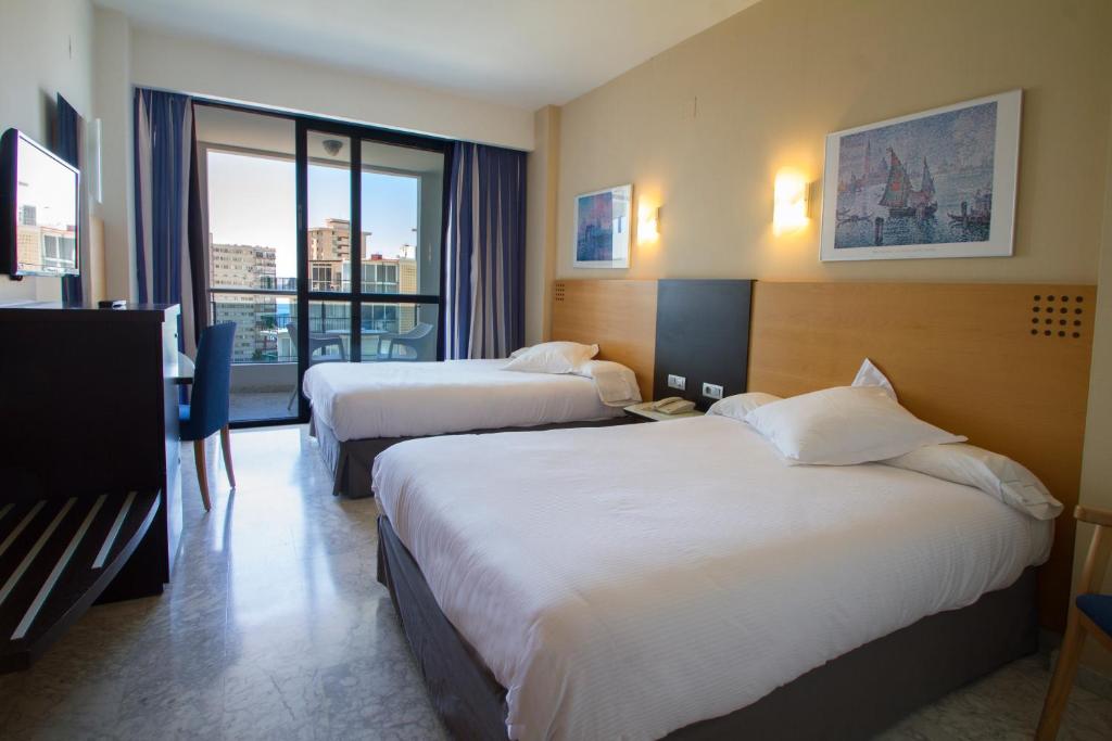 Кровать или кровати в номере Hotel Madeira Centro
