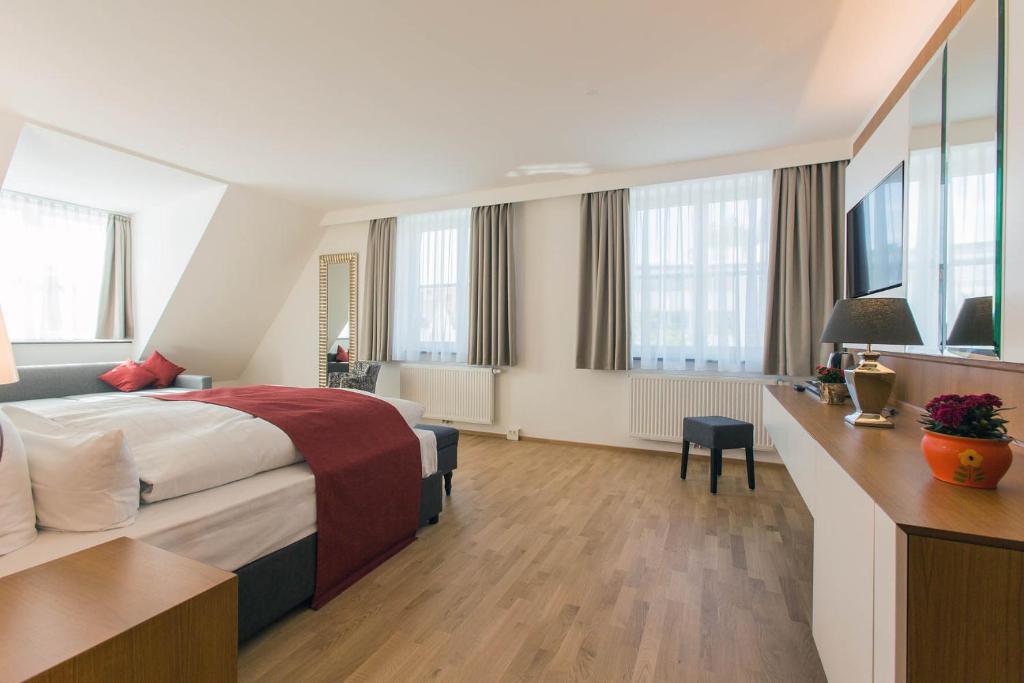 Postel nebo postele na pokoji v ubytování Hotel am Schrannenplatz