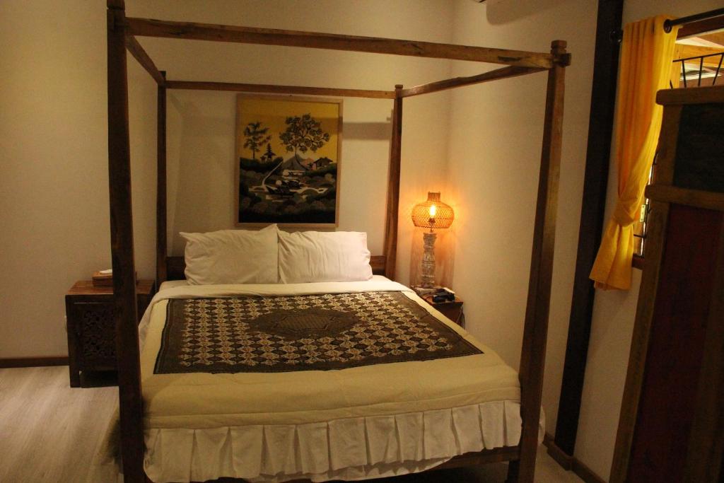 a bedroom with a canopy bed in a room at Rumah atlas in Mangsit