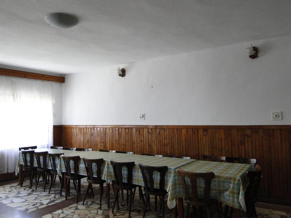 Restaurace v ubytování Cabana Cascada Cârnic