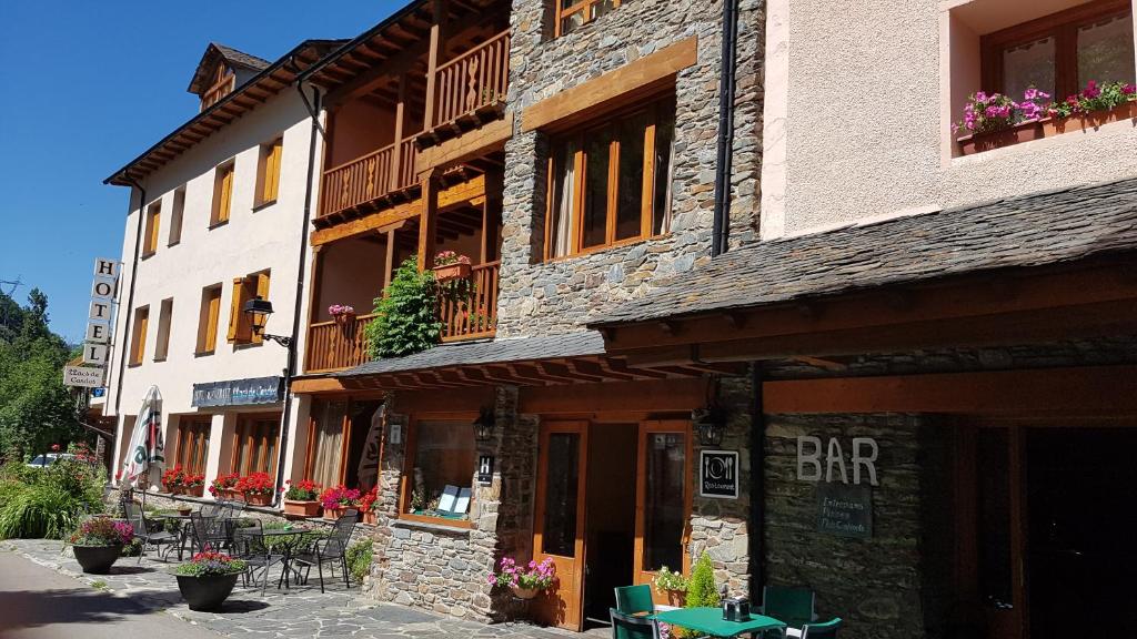 Budova, v ktorej sa hotel nachádza