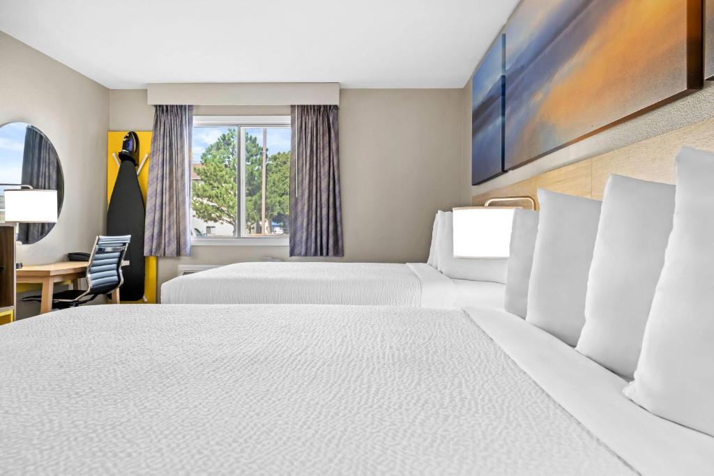 Days Inn by Wyndham Billings - Queen Room With Two Queen Beds - Non-Smoking