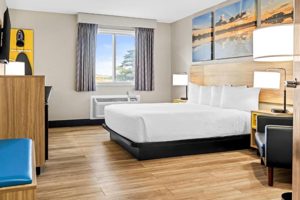 Days Inn by Wyndham Billings - Queen Room - Disability Access - Non-Smoking