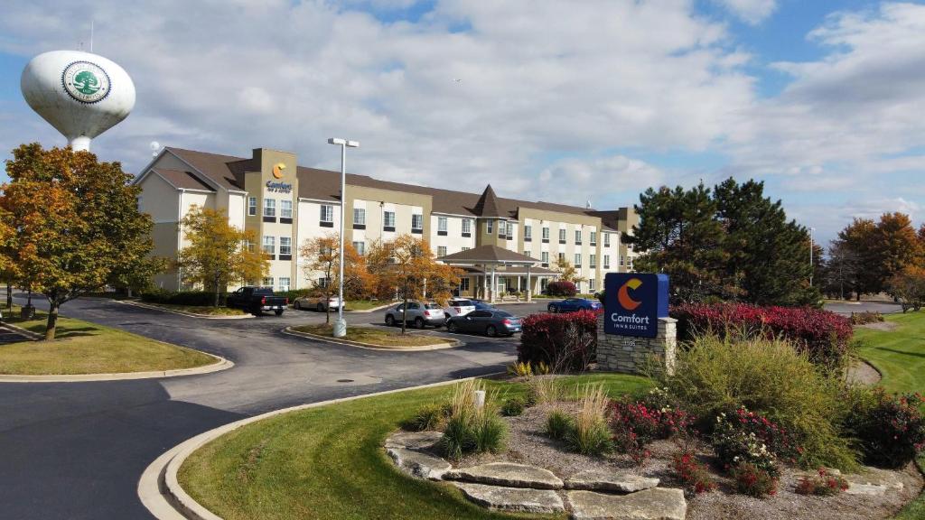 a hotel with a large building with a water balloon at Comfort Inn & Suites Geneva- West Chicago in Geneva