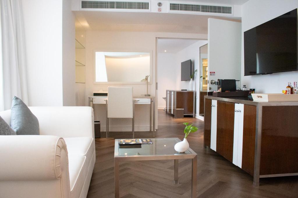 Night Hotel Bangkok - Sukhumvit 15 - Family Suite Connecting Room