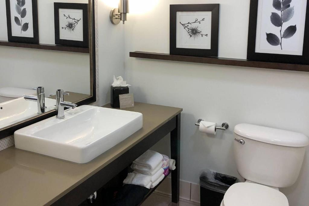 Country Inn & Suites by Radisson, San Jose International Airport, CA photo