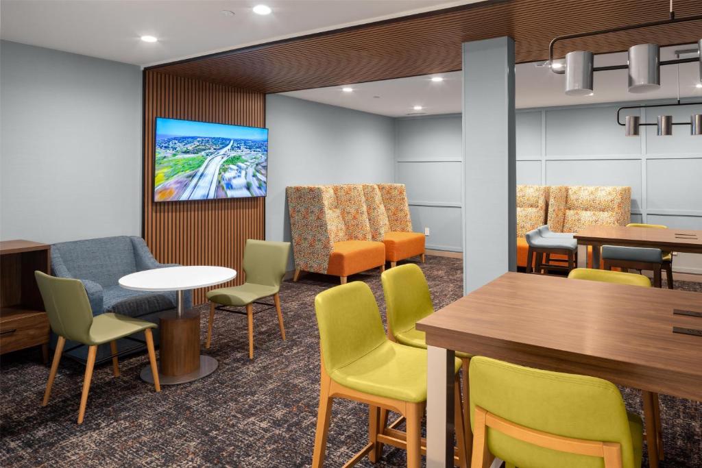 Hampton Inn & Suites by Hilton San Diego SeaWorld Near Old Town photo