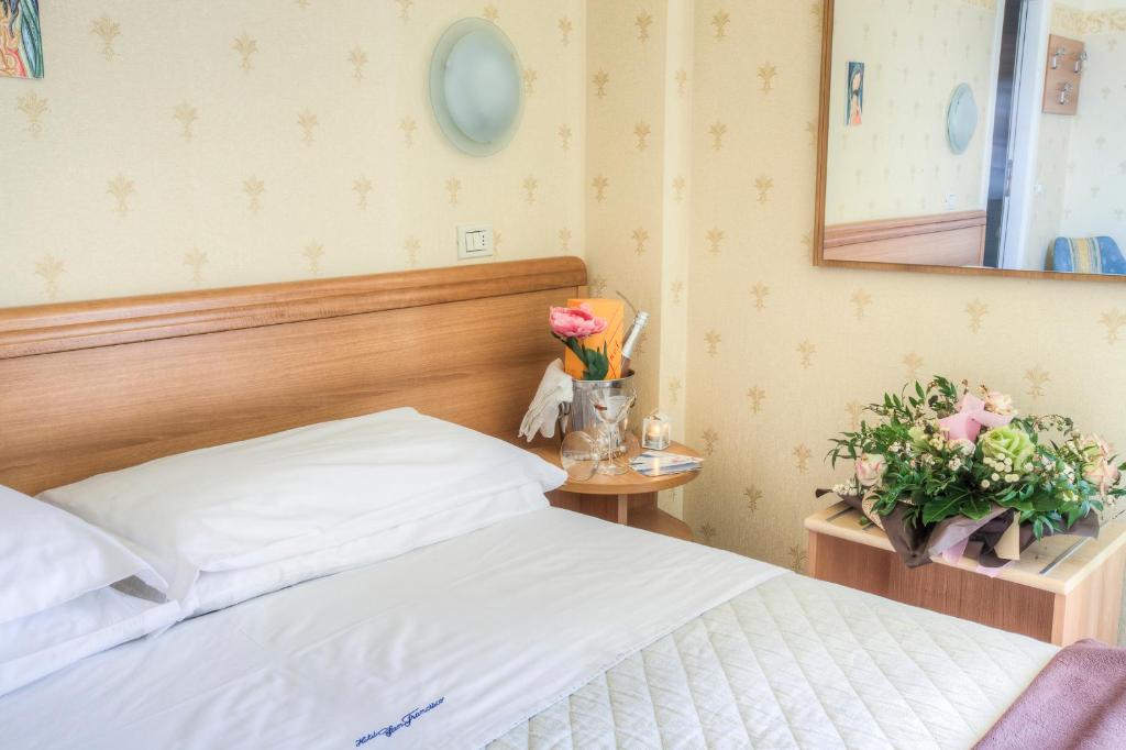 Postel nebo postele na pokoji v ubytování Hotel San Francisco Spiaggia