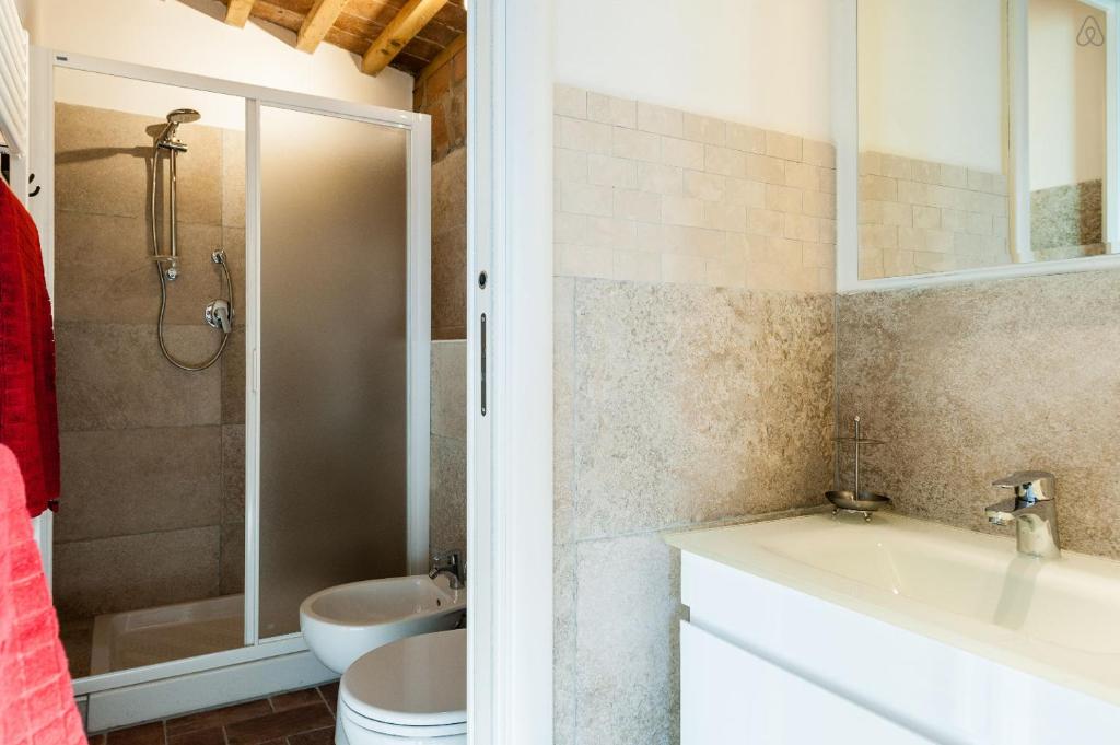 Kúpeľňa v ubytovaní Vacation Home Tuscany Pisa-Lucca Studio apartment