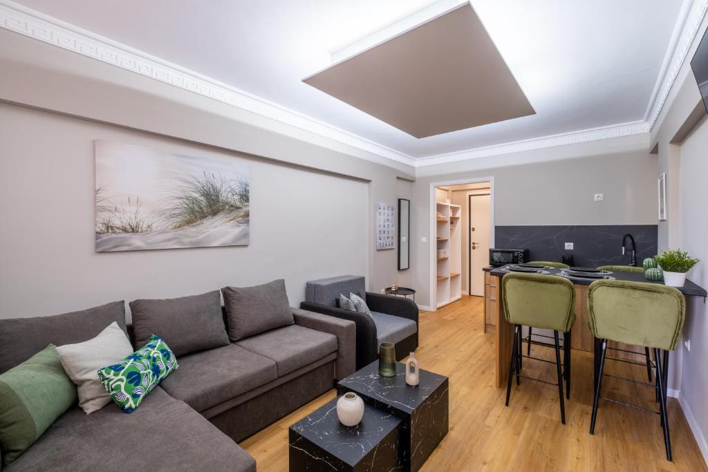 Ermou Central Studios and Suites!