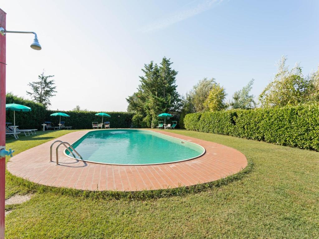 Πισίνα στο ή κοντά στο Elegant apartment on Lake Trasimeno