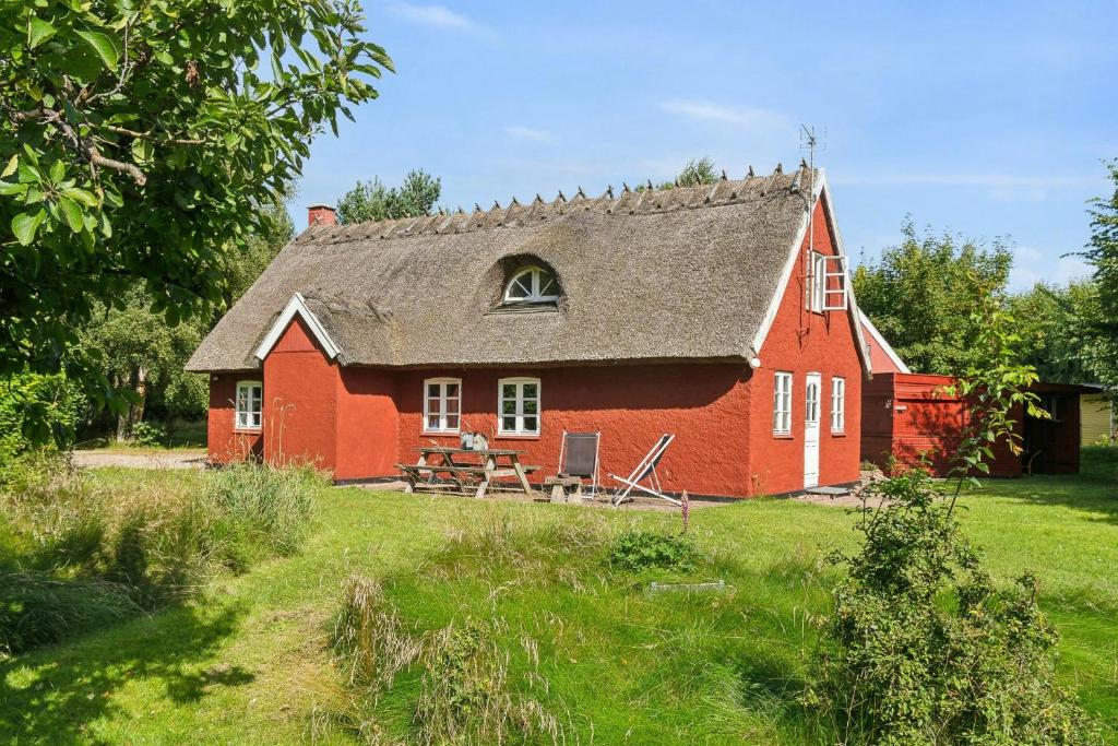 O grădină în afara Historic Farmhouse In Ellinge Lyng