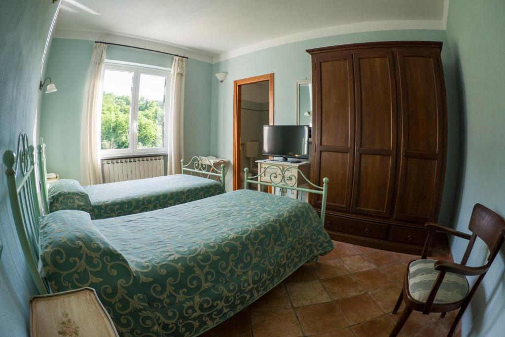 TV a/nebo společenská místnost v ubytování Albergo Il Sicomoro