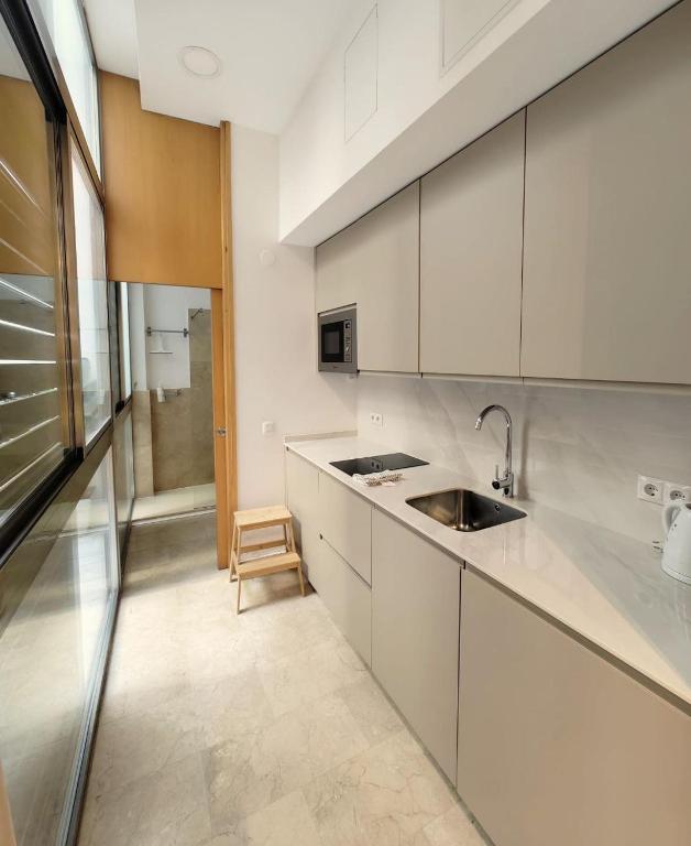 ESTUDIO TRANQUILO EN PLENO CENTRO DE MALAGA - 5