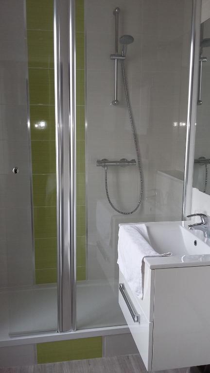 Hotel De La Mer - Double Room With Shower
