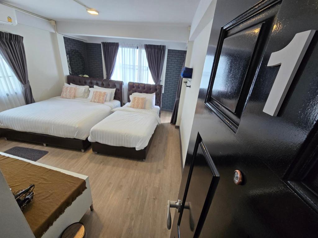 
Triple Room with Private Bathroom
