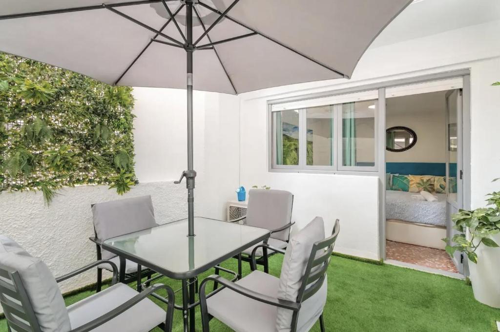 Posezení v ubytování Amparo Home near ADDA Auditorium & Plaza de Toros Breakfast included