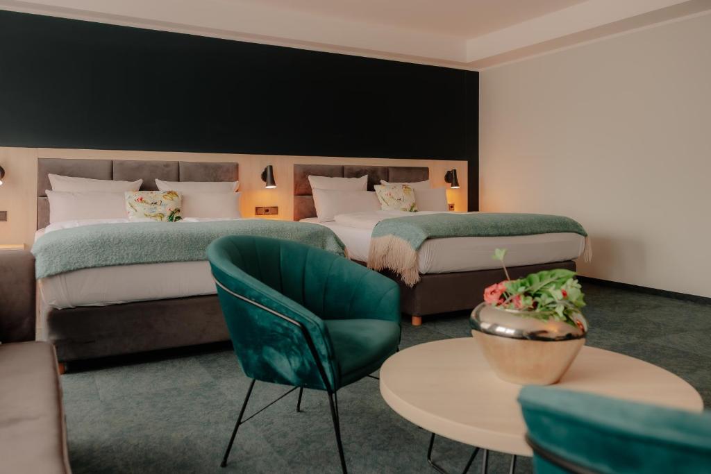 Stadthotel Borken by Hackmann - Queen Room With Two Queen Beds