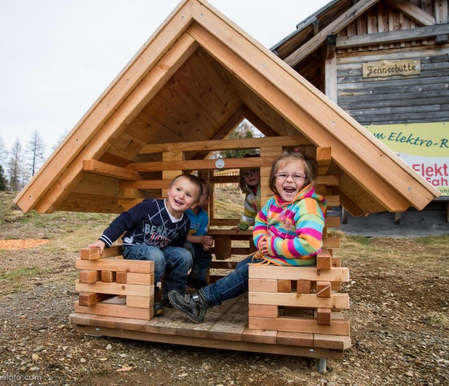 Deti v ubytovaní Hiasl Zirbenhütte