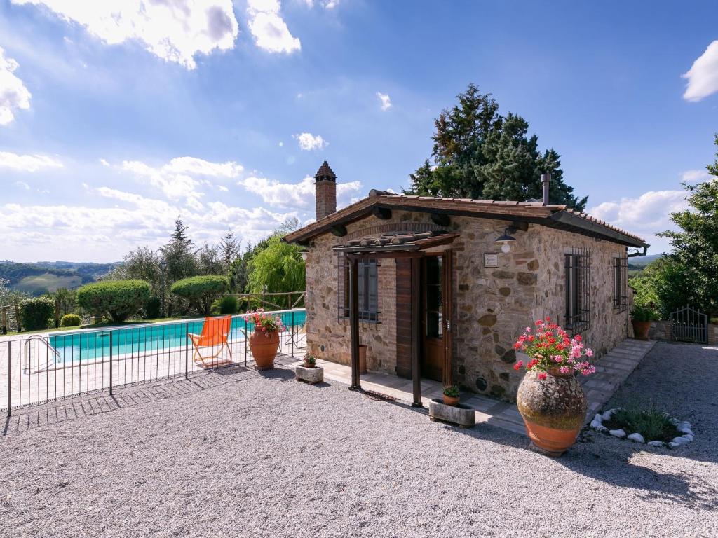 a small house with a pool and a building at Charming Retreat in Armaiolo in Rapolano Terme