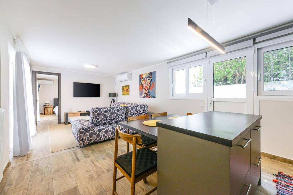 Modern apartment in Glifada