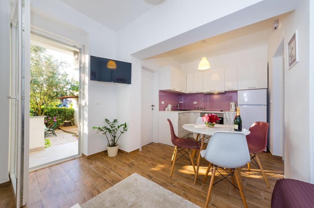 Kuchnia lub aneks kuchenny w obiekcie Apartment Lavander