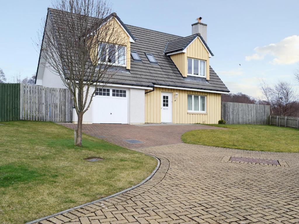 Το κτήριο όπου στεγάζεται  η παραθεριστική κατοικία