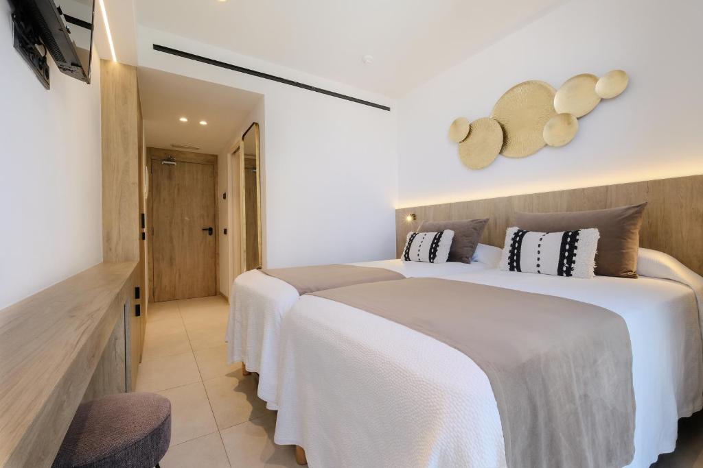 azuLine Hotel M - Chambre Double Avec Balcon (2 Adultes + 1 Enfant)