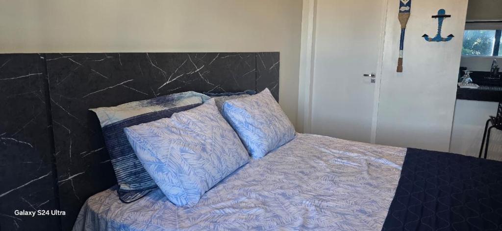 Ένα ή περισσότερα κρεβάτια σε δωμάτιο στο Apartamento Completo Barra Grande S8